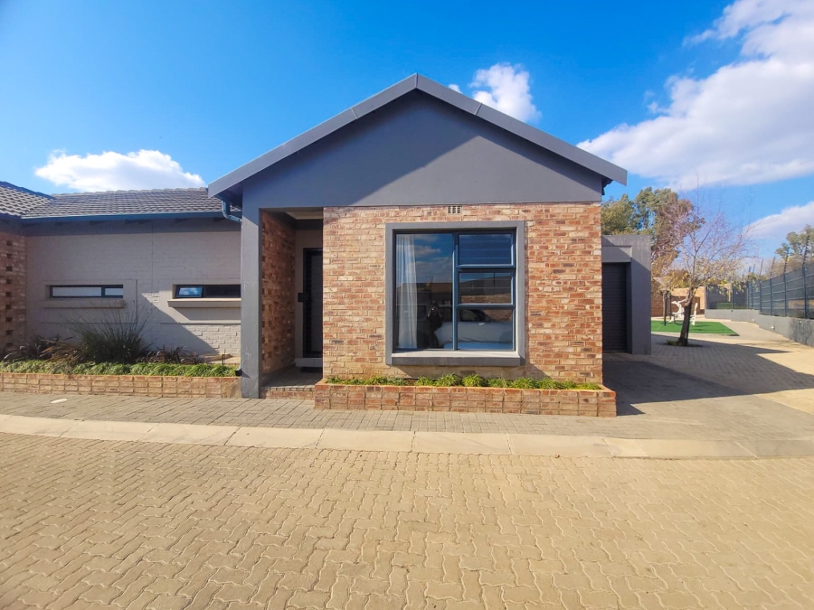 2 Bedroom Property for Sale in Van Der Hoff Park North West